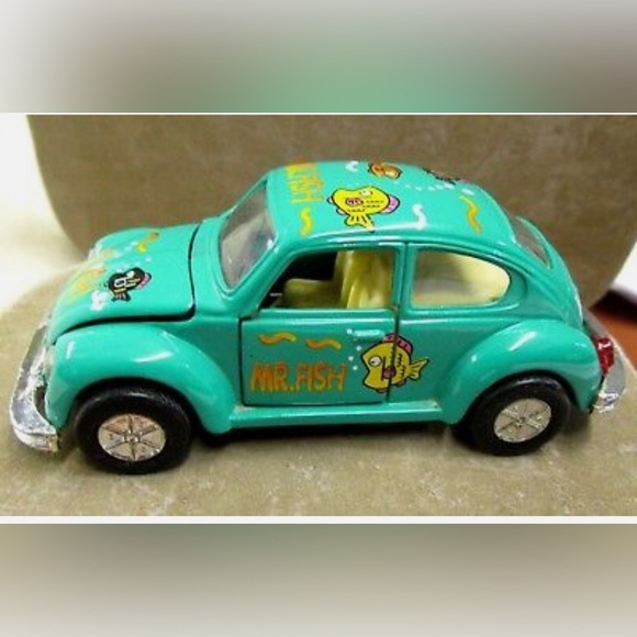 DIECAST VW BEETLE TOY CAR GREEN MR FISH LOGOS SS4701 - Picture 1 of 4